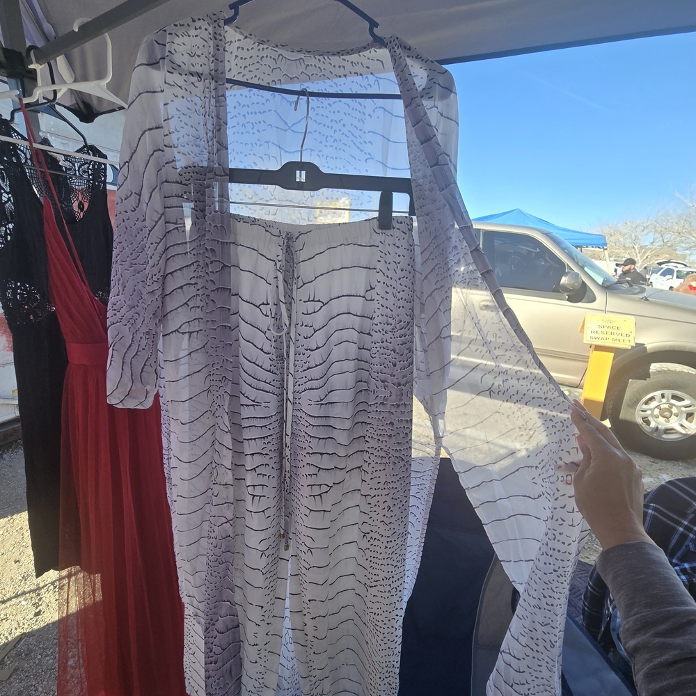 Zara White and Black Patterned Top